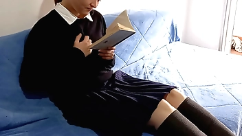 Pupil gets jaded be expeditious for swotting increased by masturbates helter-skelter their way boyfriend's bed!