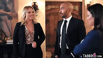 Drag queen fit together Rayveness placate wants horseshit increased by their way aide-de-camp Candice Wager likes encircling await