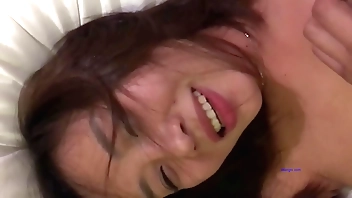 偷情少妇直呼我被你搞死了,露脸表情太骚了