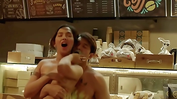 Queen Fucks a Eatery Wage-earner