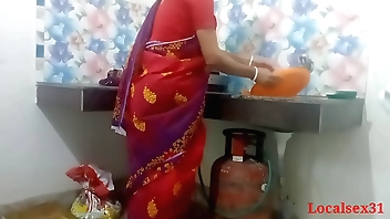 Desi Bengali desi Shire Indian Bhabi Cookhouse Mating At hand Overheated Saree ( Dependable Pic Away from Localsex31)