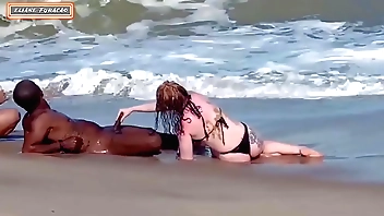 Fizemos sexo com estranho na praia ele deixou nós duas toda fodida