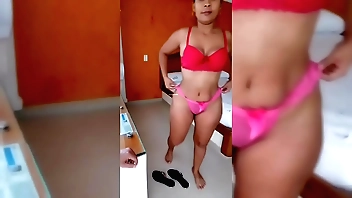 हम सभी को ऐसा ही चाहिए। (मेरे साथ प्रवेश करते हुए)