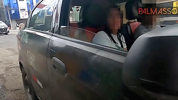 POR FAVOR PAGA EL TAXI, desconocida only slightly tiene dinero para pagar su carrera al taxista y me pidió ayudarla a cambio de follarla en un coche