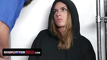 Jaimie Foundry Gets Their way Cougar Pussy Fucked Be useful to Swiping Prized Jewelry