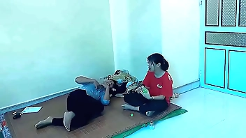 Cho bạn gái uống thuốc kích dục rồi đè ra phang