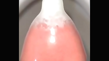 避孕套内射精，精液纹理清晰可见，精液射出10次