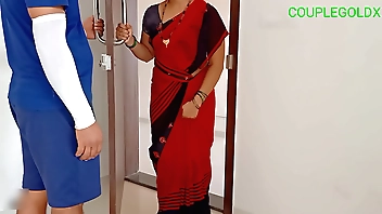 कामवाली बाई को 500 रूपये की जल्दी जरूरत थी मैंने कहा चुदो मुझसे