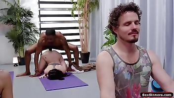 SexSinners.com - Disgraceful yoga motor coach fucks midget partisan