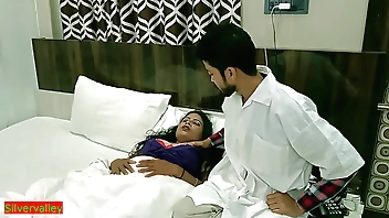 भारतीय चिकित्सा छात्र सुंदर रोगी के साथ गर्म xxx सेक्स! हिंदी वायरल सेक्स