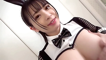 豊潤Gcupモロ出し逆バニーあんな《現役JDレイヤーと生中コスPlay性交》推しレイヤーと個別撮影会！チャイナコスからはみ出るG乳谷間&網タイに勃起不可避！！堪らずお金を渡しホテinエチエチ撮影START！？/『おちんちん大好き』反り勃つおチ●ポにメロメロ...///ジュボフェラ&パイズリに発射秒読み生挿入！敏感キツキツマ●コにガチハードピストン！止められない連続絶頂→パイ射...！/逆バニーコスに着替え二回戦開催！『だめって言ったのに...』制止を無視して妊娠覚悟の膣内中出しフ