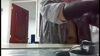 Se filtra vídeo casero de unfriendliness madrastra de mi prima. tetas naturales