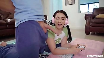 Freeuse Intrigue b passion with regard to Hot Gamer Roommate / Fact Kings  / download spry exotic rkfull.com/fre