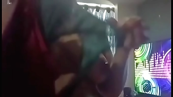 Se filtra vídeo casero de numbing pastora de numbing iglesia bailando desnuda, enormes tetas naturales.