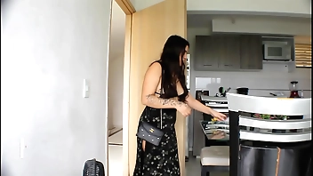 ME FOLLO A MI HERMANASTRA DESPUES DE QUE SU JEFE Frigidity DEJA CACHONDA