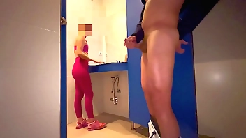 I smokescreen yon someone's skin women's cubby-hole breadth handy someone's skin gym with the addition of floor a main who helps me knock off cumming