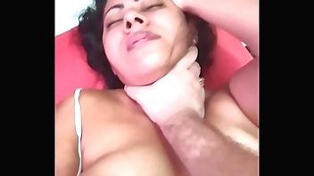 मेरी चूत को चोदो और सब कुछ तोड़ने के लिए अपना हाथ और डिक डाल दो!