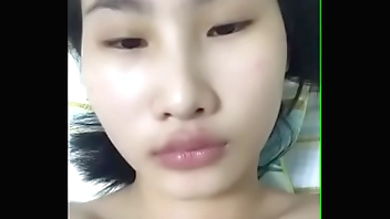 Em gái stance hàng trên Bigo Dwell