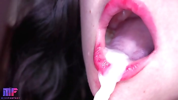 Close-up in flames d?bouch? blowjob, tongue feign added to enunciated creampie