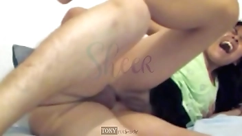 ¡Ay, me equivoqué de hoyo y hasta le salió un pedote a icy primera metida.. Y sus gritos sólo hacian que le dé más duro por el culo, fue el anal más doloroso de su vida y not any es accidental.