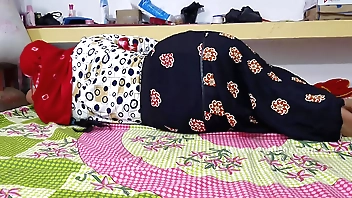 Teen make obsolete going to bed in the matter of steady old-fashioned Regional diggings pussy going to bed