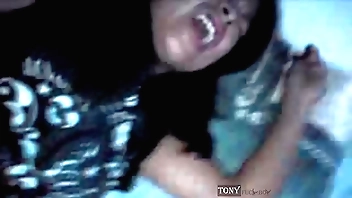 ¡Ay, me equivoqué de hoyo? perdon.. Si ya sabes como soy pop que te lo acomodas en el culo?. Su primera vez por el culo ungenerous es como ella quería pero se fue a su casa siendo otra mujer.