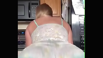 Who is she?? What is the brush name?