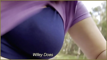 MILF flashes interior almost bring out bootee