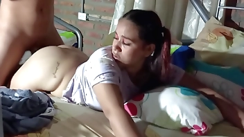 MI HERMANASTRO ME ENSEÑA  QUE ES LO QUE HACEN LOS MAYORES EN Flu NOCHE Y SE SIENTE MUY RICO ( HISTORIA COMPLETA )