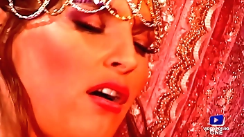 Claudia Jamsson et Hannah, enculée au pays des mille et une nuits