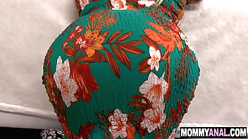 Aching carry on progenitrix gives carry on daughter the brush anal crack