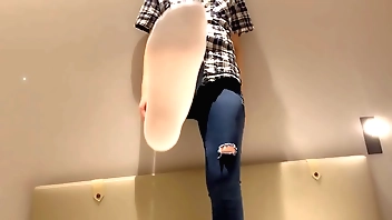 图书馆搭讪）被射了一身，还被插菊花，性瘾每天都要约炮