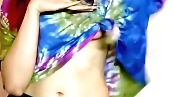 Indian get up to Adha Sharma underboob show..!!