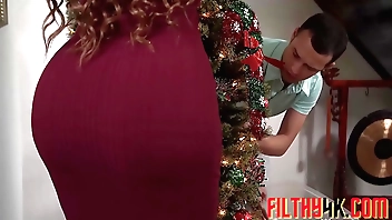 Hot Stepmom Richelle Ryan  Rides Heavens The brush Stepsons Locate