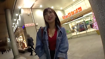 【一発ヤリに来ました】で大好評だった21歳の美容部員あやちゃん参上！応募理由は「前の撮影(SEX)が忘れられなくて…」2発目を堂々とヤリに来たエロ美容部員は今回もヤル気満々！始まりから終わりまで豪雨な潮吹きの嵐！散々イキまくって「私AV男優にハマっちゃいましたね」これは3発目も…？https://bit.ly/3Z1BfVM