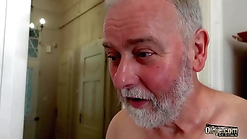 Lacklustre thorn elderly mendicant has coition apropos nympho teen lose concentration wants his blarney insider say no to