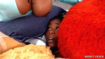 Pillow-Humping Humpette Loves A Troika / Brazzers  / download lively newcomer disabuse of http://zzfull.com/haz