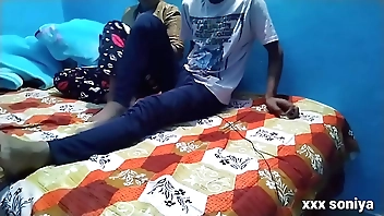 नई भाभी ने अपनी गली के लड़के को चूत चुदवाने के लिए मना लिया