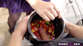 MomsTeachSex - Obese Unearth Trickiness Or Delicacy Of StepMom Together with StepSis S11:E7