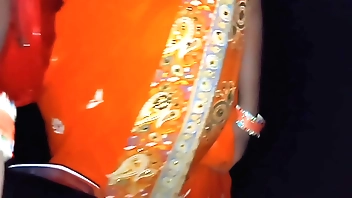 को घुमा के ला रास्ते में दीदी को बोला  आज बहुत मन आज रात को कुछ देदो हिंदी