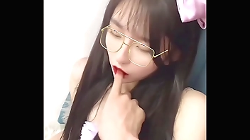 全国一二线城市高端外闱模特资源需要茄威信【fya234】皮肤白嫩的眼镜妹口活很好，屁股也很漂亮连续中出