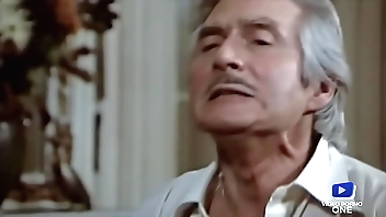 Dominique Saint Claire, milf BCBG, aime se fait défoncer le cul