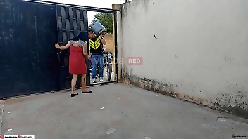 ENTREGADOR DE Exhaling É PROVOCADO PELA CLIENTE CASADA E CAMERA FLAGRA ELES TRANSANDO ( videos completos xvideos overheated )