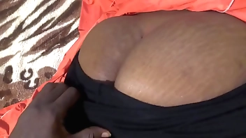 सुबह की नमाज़ के बाद मुस्लिम माँ ने बेटे की चुदाई की