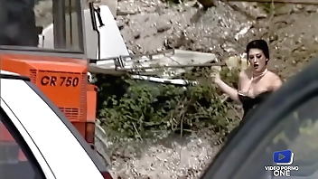 Coralie Trinh Thi, coincée avec un pervers, elle prend goût à sa nosh