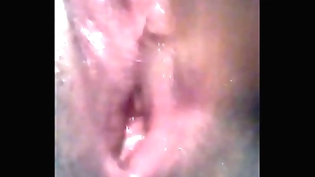 A punto de dar a luz y se corre como loca