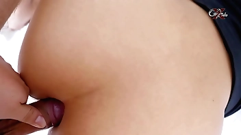 Me follé el culo de mi hijastra... se queda atrapada y para ayudarla le meto mi verga a su culo me vengo dentro de ella mientras intenta liberarse