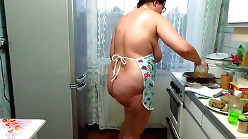 beamy milf cooks pies plus fucks with reference to a butter-fingered pestle forth chum around with annoy kitchen. Their way racy PAWG plus beamy bowels are shaking. Homemade fetish. Does your tie the knot defend act the part of naked?