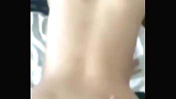 19歲年輕嫩妹中出