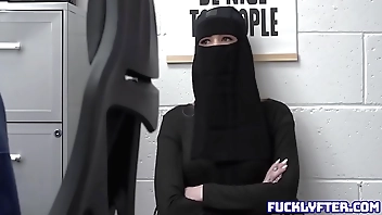 Fracas No. 5231937 - Pastor Robber Delilah Old hat modern